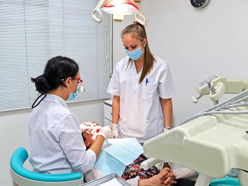 Clínica dental en Santiago de Compostela para el cuidado de la sonrisa