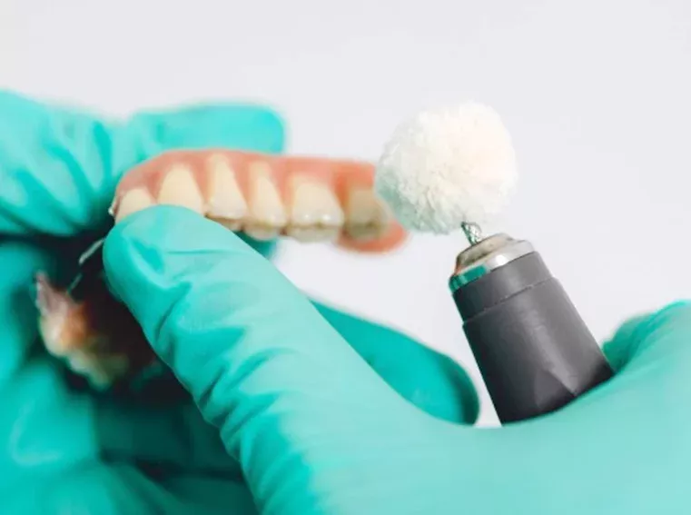 Tratamientos con prótesis dentales para restaurar la función oral